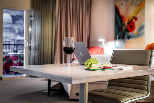 hotel-2400364_1280